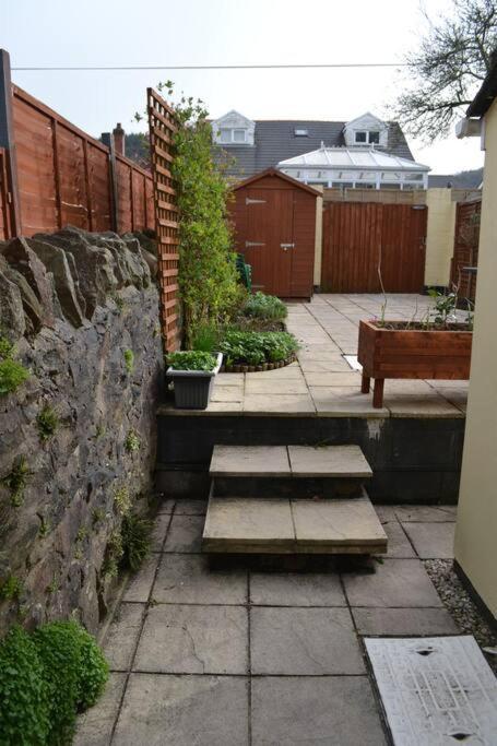 Entire 3 Bedroom House Near Caerphilly Station Екстериор снимка