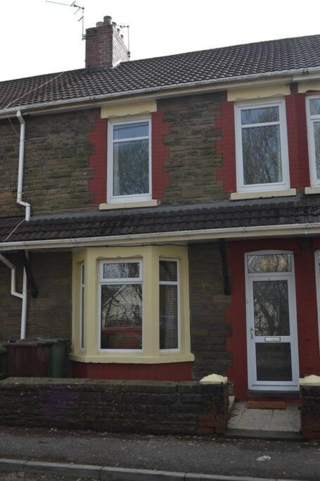 Entire 3 Bedroom House Near Caerphilly Station Екстериор снимка