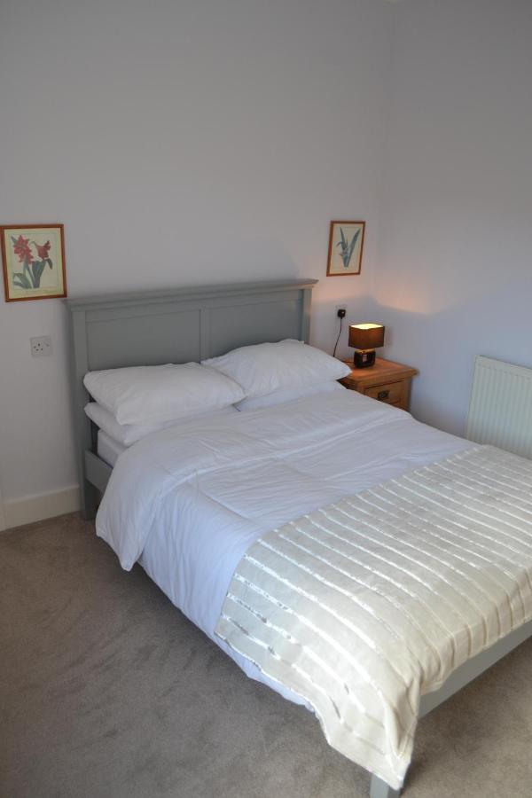 Entire 3 Bedroom House Near Caerphilly Station Екстериор снимка